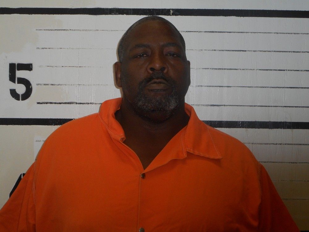 Booking photo of DERRICK VAUGHN MAYHUE