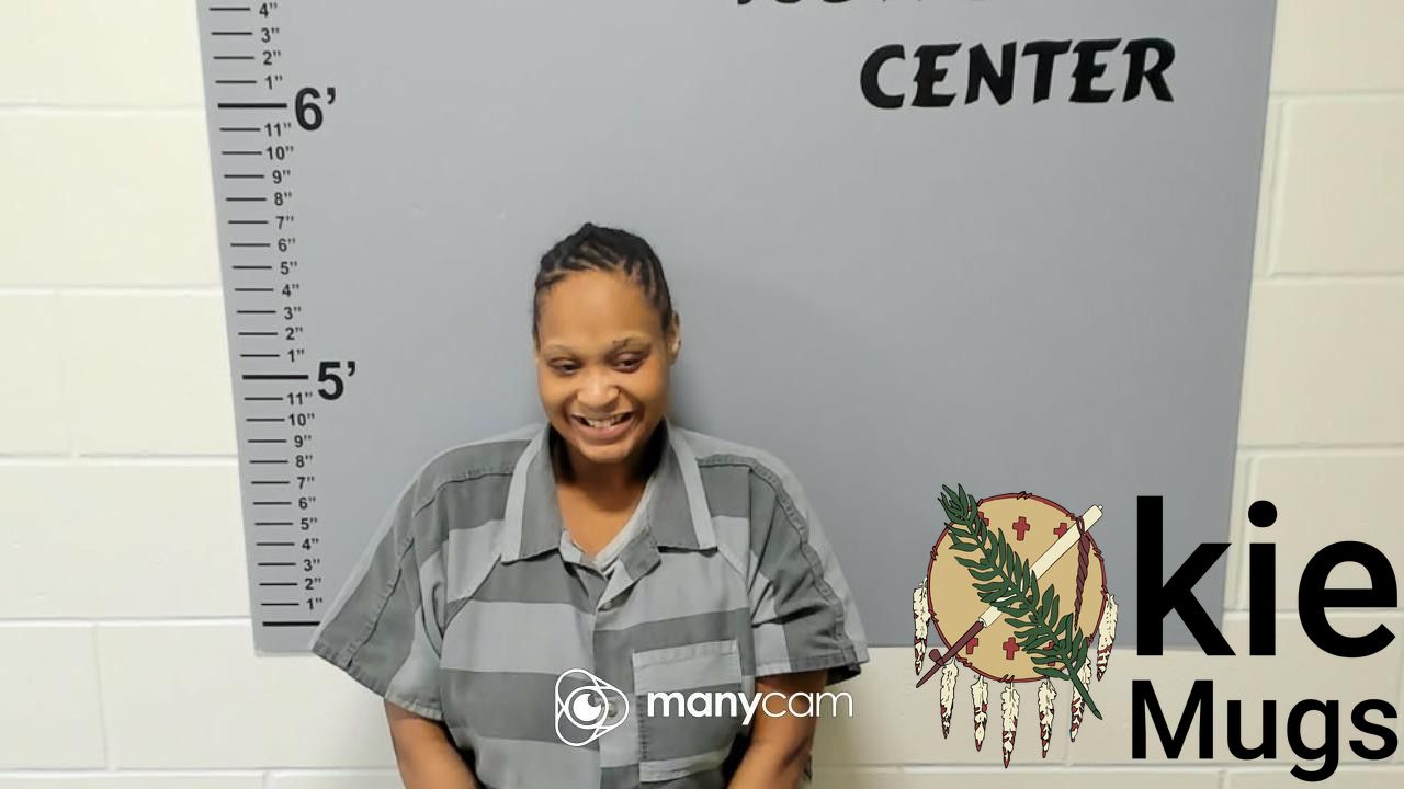 Booking photo of BRITTNEY LASHAE CROWELL