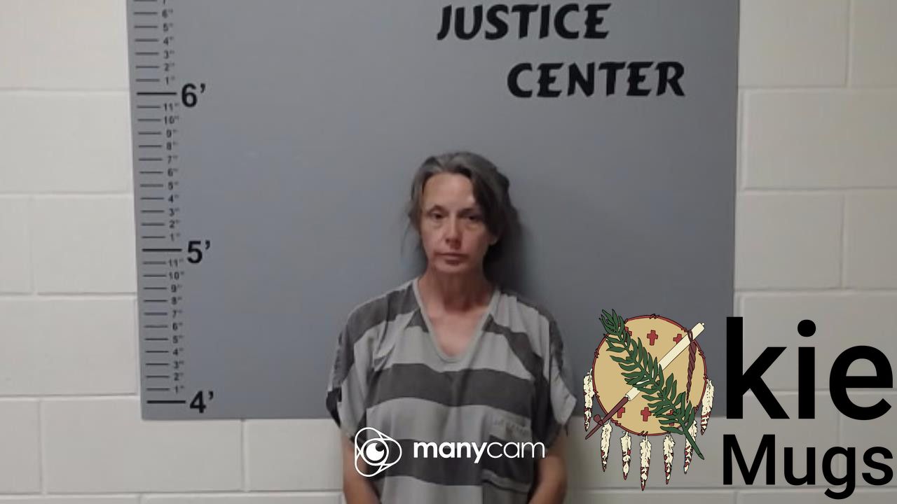 Booking photo of ROBIN J'LYNN CARTER